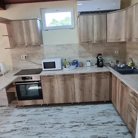 Nagyfeneki Vendeghaz Guest house *
